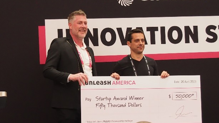 UNLEASH創設者兼CEOのMarc Coleman氏（左）と Hour OneのCEO、Oren Aharon氏