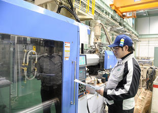 プラスチック製品製造機