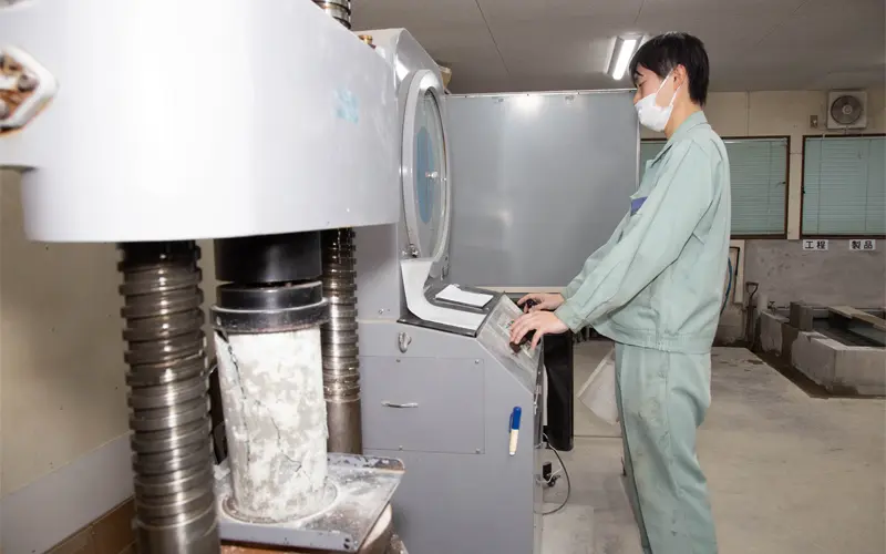 製造受託方式で集約された生コン工場の外観
