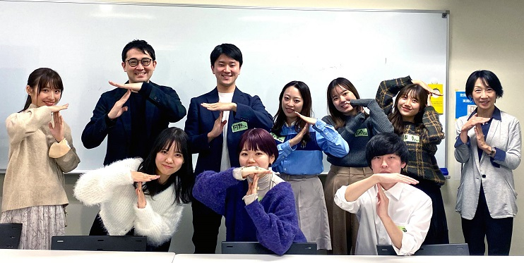取材に応じてくださった舘野ゼミの皆さんと一緒に記念撮影