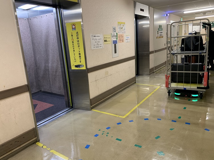 エレベーターの開閉も自動で行う