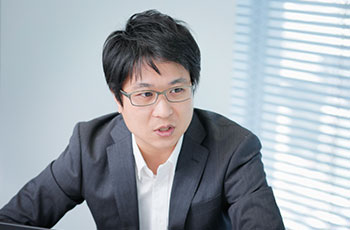 鼎談する中村の様子
