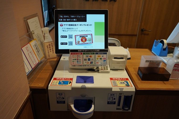 セミセルフレジの導入などにより業務を効率化