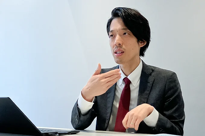 森安亮介氏