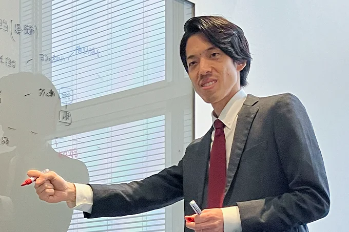 森安亮介氏