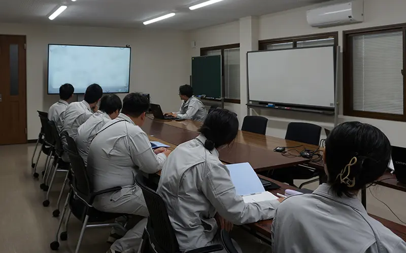 社内会議の様子