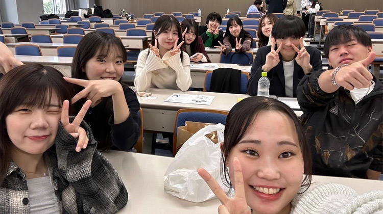 今回取材にご協力いただいた佐藤ゼミの学生の皆さんの写真