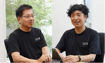 株式会社サニー・シーリング　専務取締役 経営企画室 室長 久野氏と製造部 部長/工場長 外村氏の写真