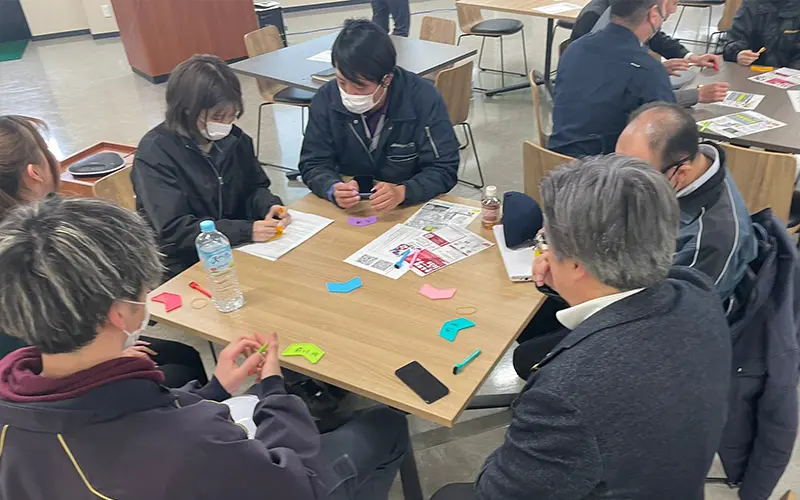 タテ・ヨコ・ナナメの関係性に着目した立体的な学びの場の様子