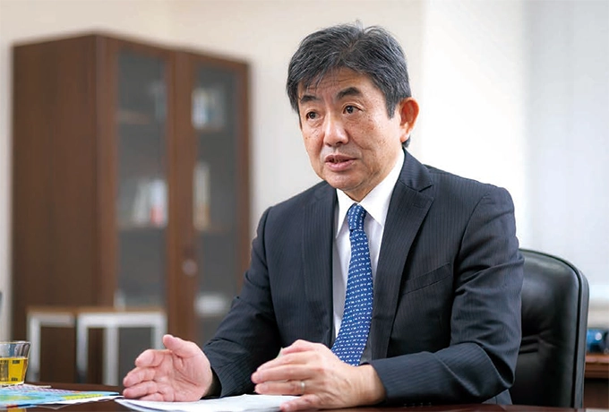 山崎史郎氏