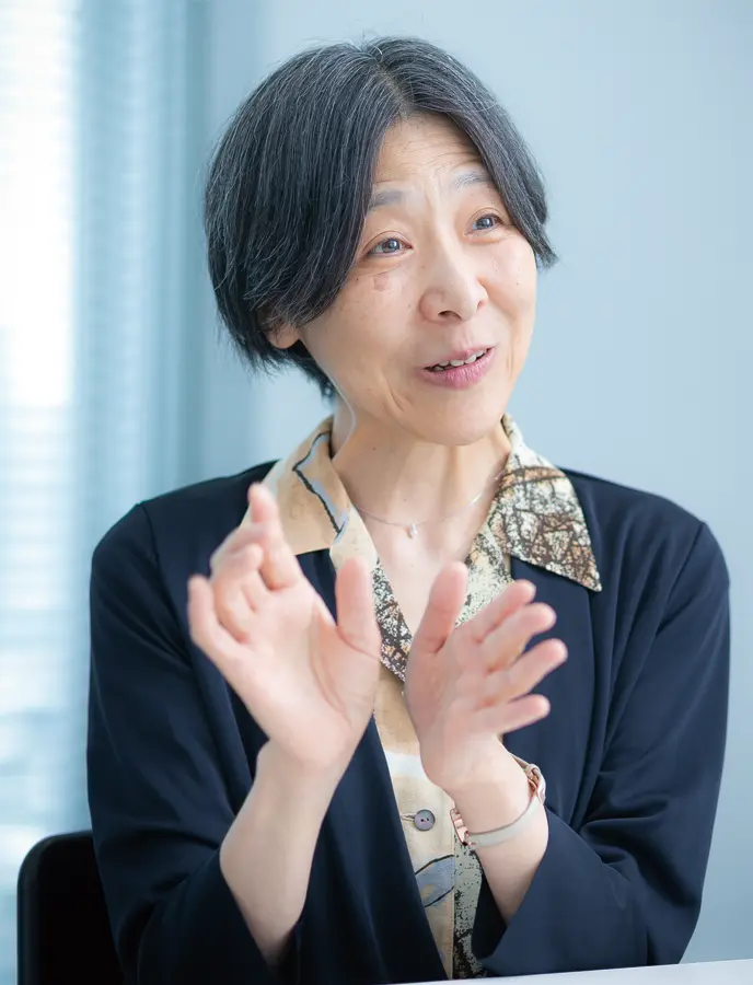 鈴木郁子氏