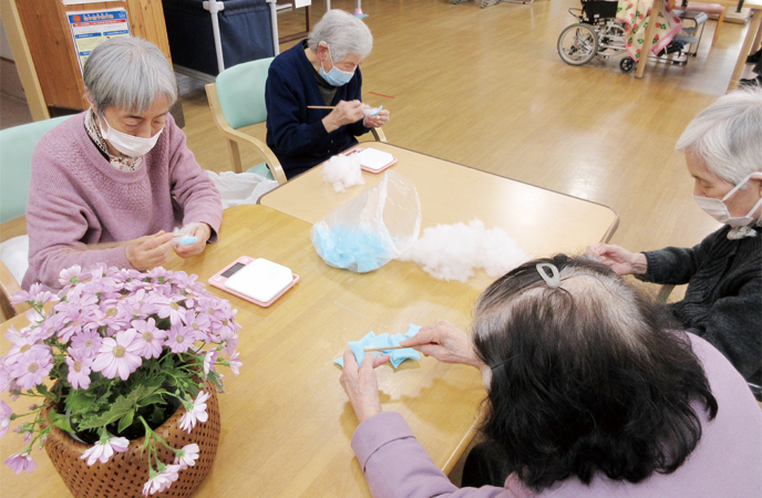 「さるぼぼ」づくりの様子
