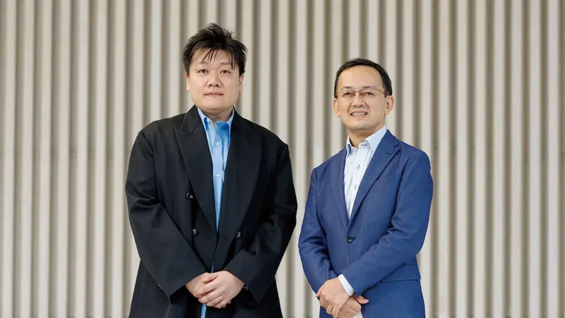 津田郁（左）と藤井薫（右）の写真