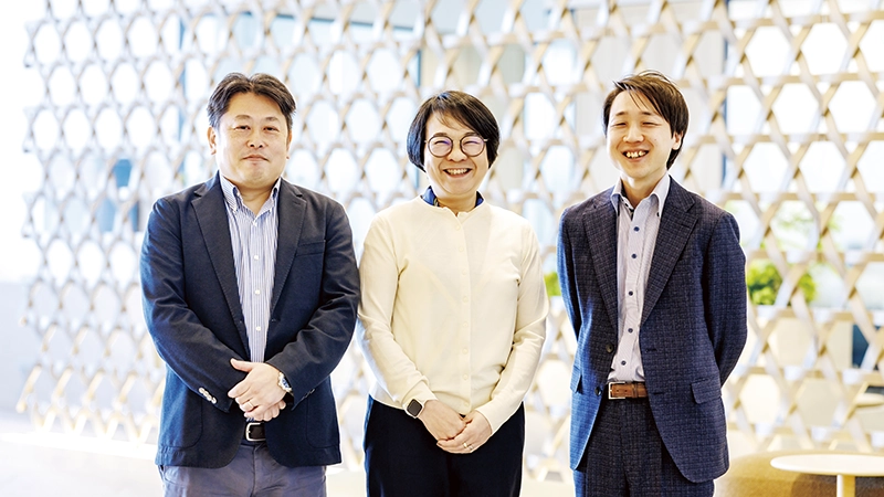 内山直之氏(左)と大津麻衣氏(中央)と長谷場友氏(右)の写真