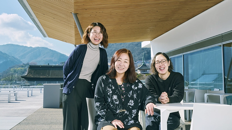 笠原美智子氏(中央)と青山由貴枝氏(右)と浅野井愛未氏(左)の写真