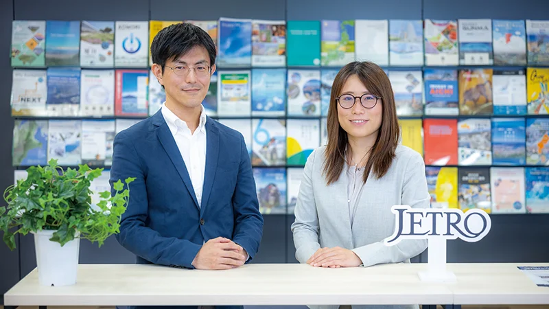 JETRO安田 啓氏(写真左)、馬場安里紗氏(写真右)の写真